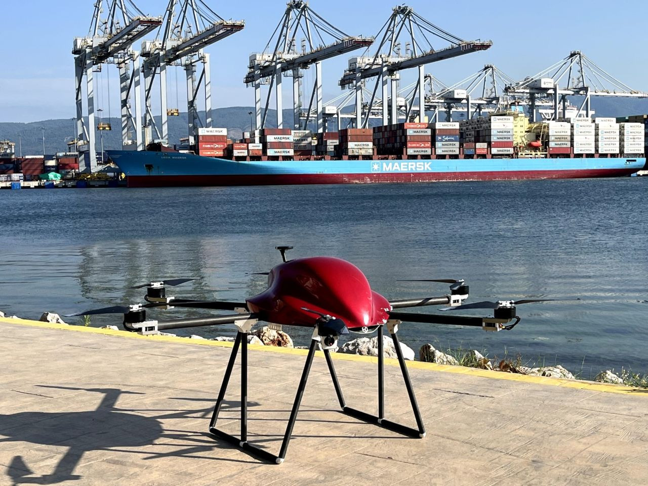 Mühendis Çiftten Çok Amaçlı Dron: Aydınlatıyor, Yıkıyor, Yangın Söndürüyor - Sayfa 1