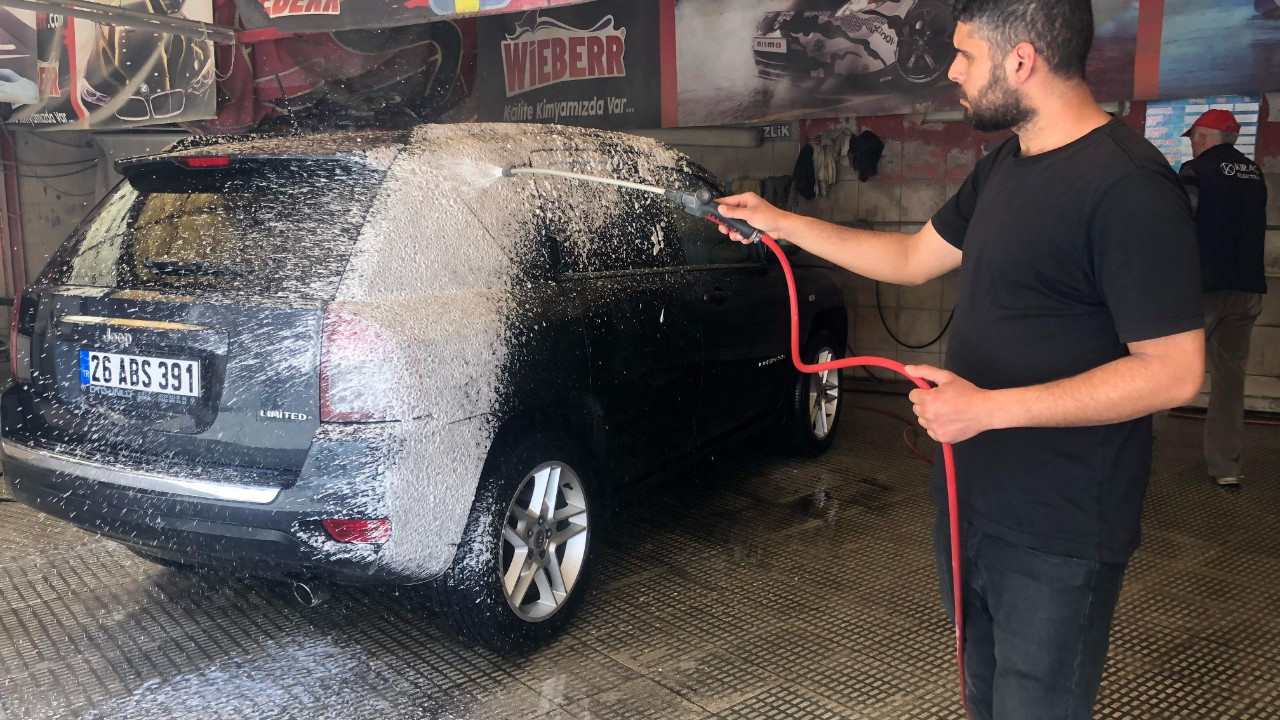 Araçlarını Kendi Yıkayan Vatandaşlar Zarar Ediyor
