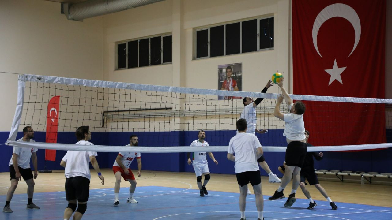 Ferizli'de 19 Mayıs Coşkusu: Atatürk'ü Anma, Gençlik ve Spor Bayramı Törenlerle Kutlandı - Sayfa 2