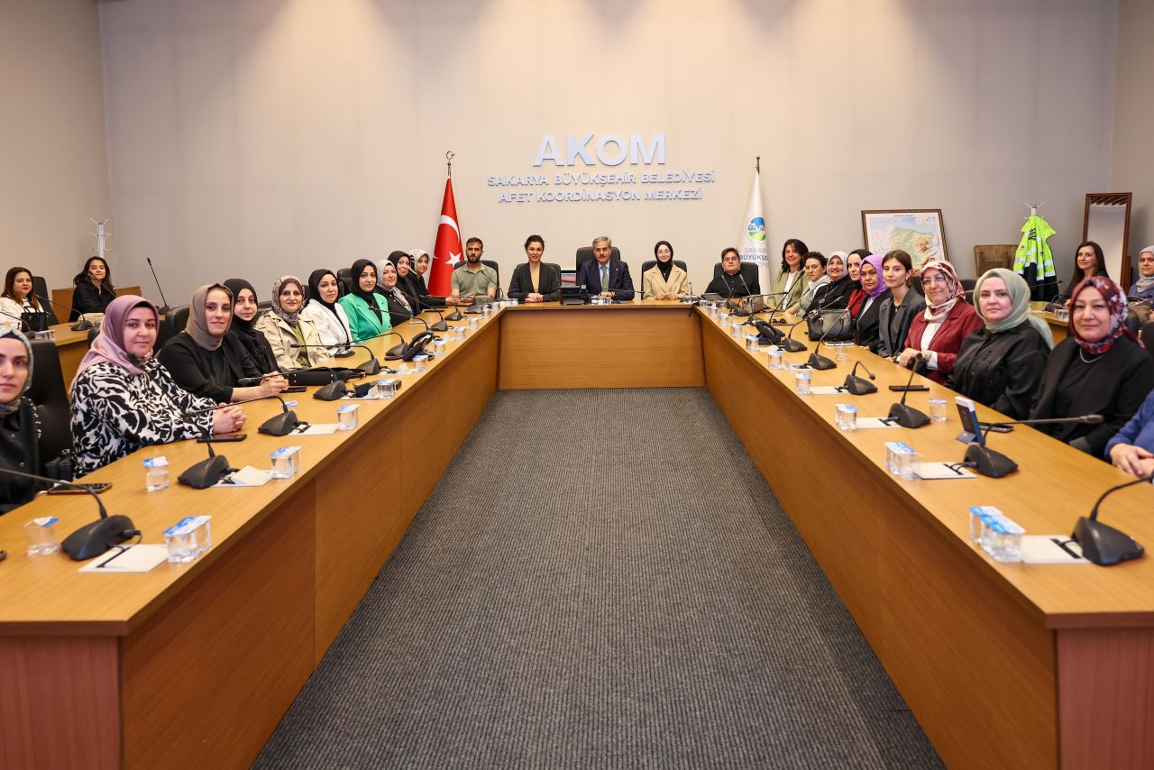 Başkan Alemdar, AK Kadınlar ile buluştu: “Kadın kollarımız davamıza güç katıyor” - Sayfa 1