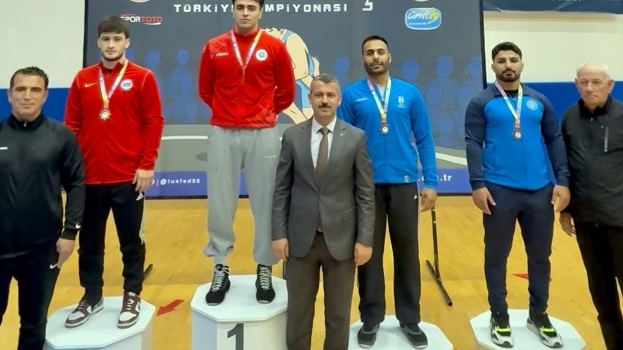 SUBÜ’den güreşte gümüş madalya geldi