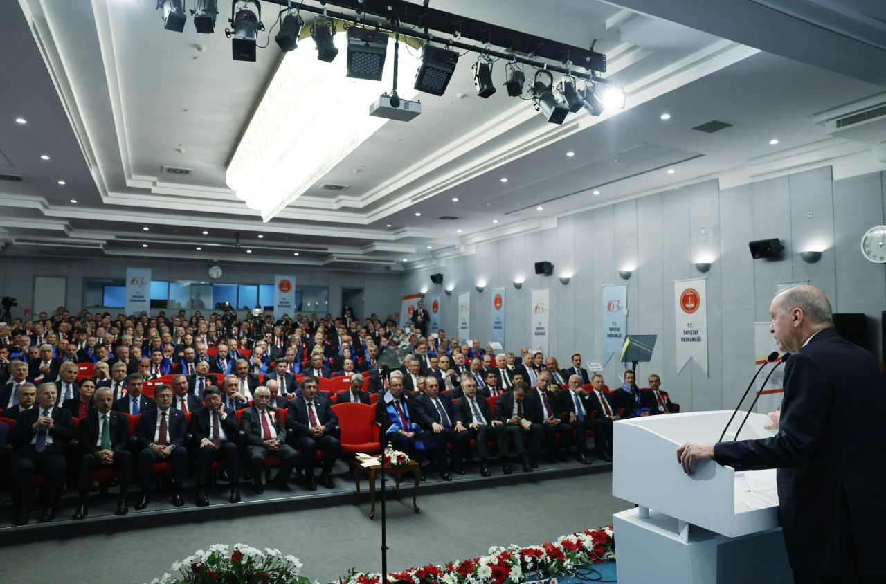 Erdoğan: "Bazılarını rahatsız etse de son tahkikatları olumlu buluyoruz. - Sayfa 4