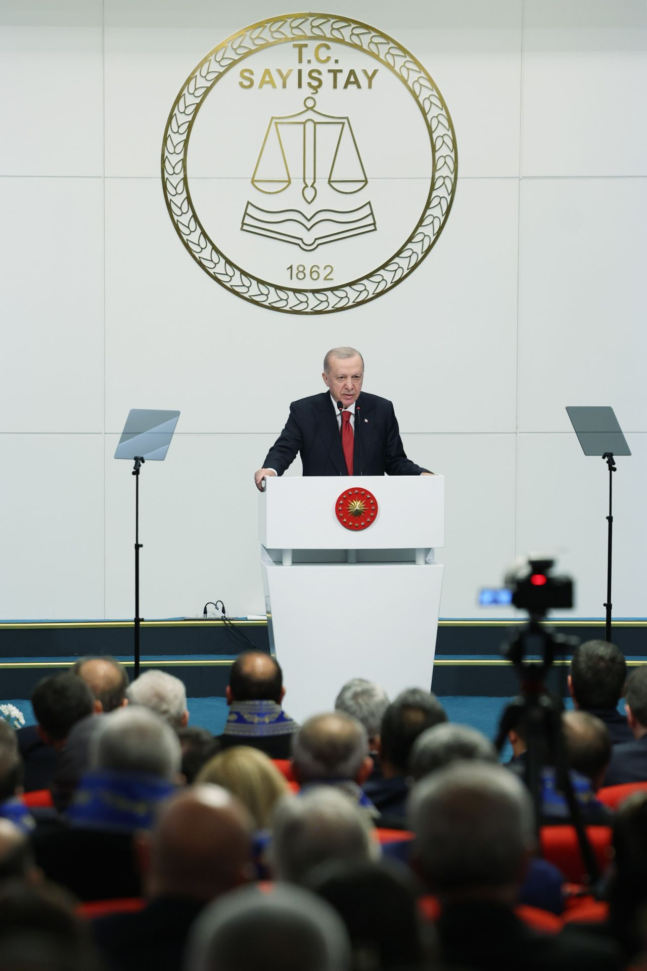 Erdoğan: "Bazılarını rahatsız etse de son tahkikatları olumlu buluyoruz. - Sayfa 1