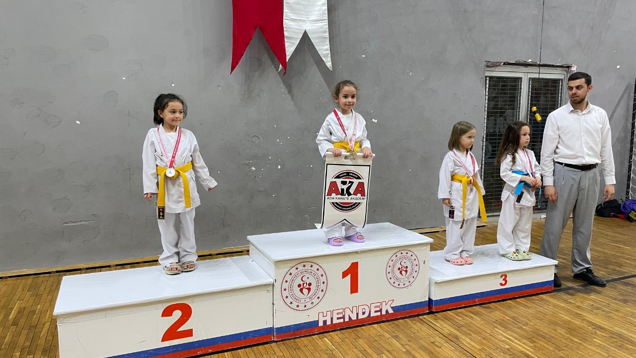 Serdivan Belediyesi Karate Takımı Analig İl Seçmelerinden Madalyalarla Döndü