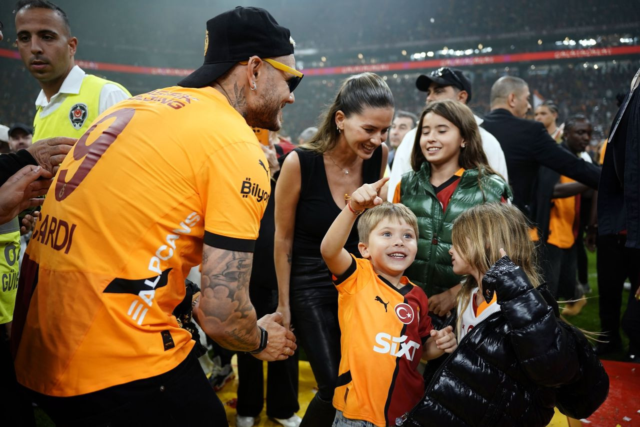 Galatasaray şampiyonluğu taraftarı önünde kutladı - Sayfa 9