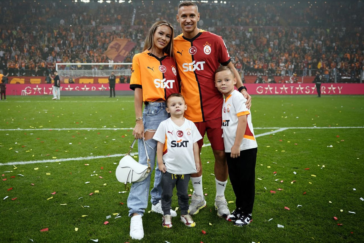 Galatasaray şampiyonluğu taraftarı önünde kutladı - Sayfa 8