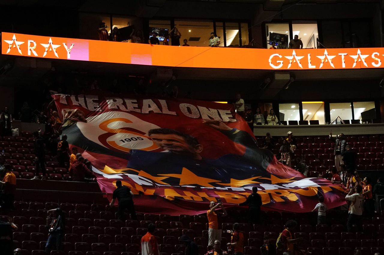Galatasaray şampiyonluğu taraftarı önünde kutladı - Sayfa 3