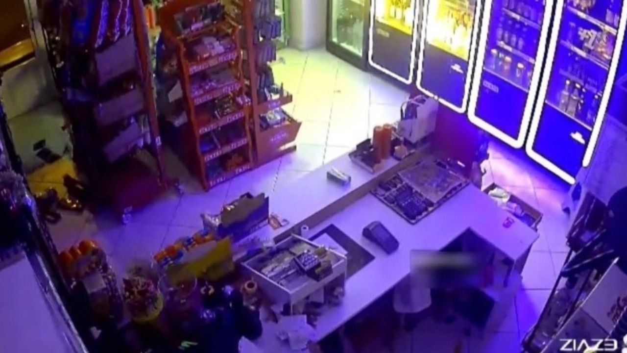 Marmaris açıklarındaki 5.8'lik deprem güvenlik kameralarına böyle yansıdı