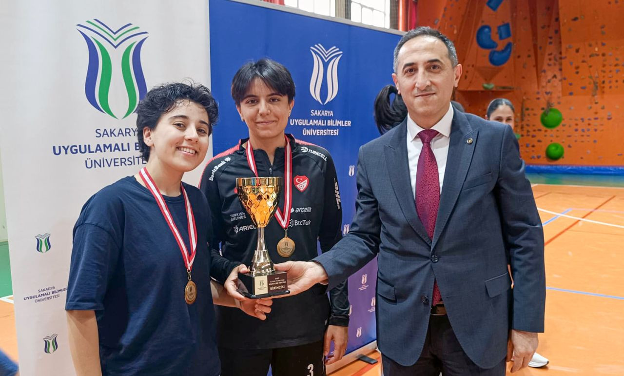 Futsal turnuvasında şampiyonlar ödüllerini aldı - Sayfa 3