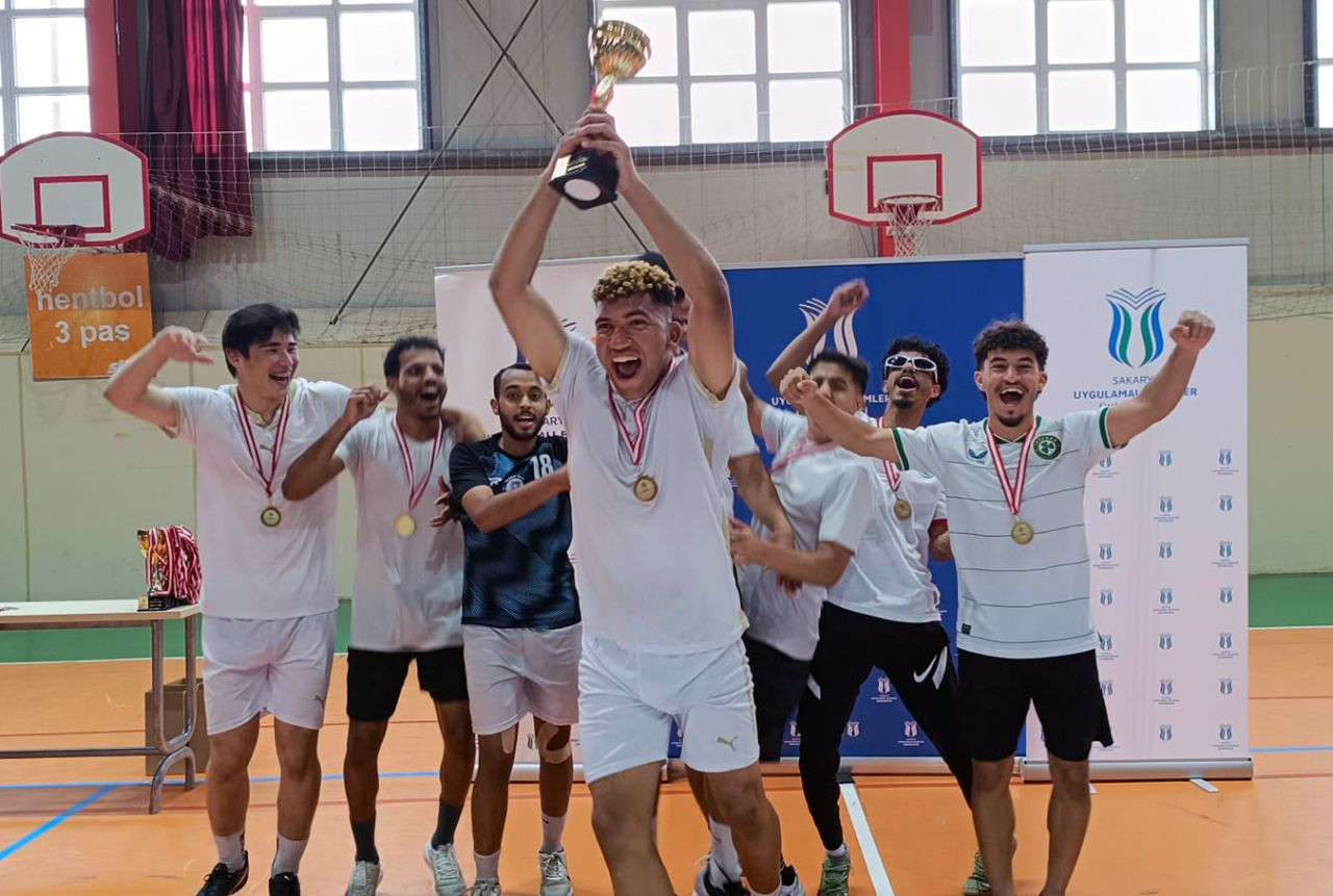 Futsal turnuvasında şampiyonlar ödüllerini aldı - Sayfa 5