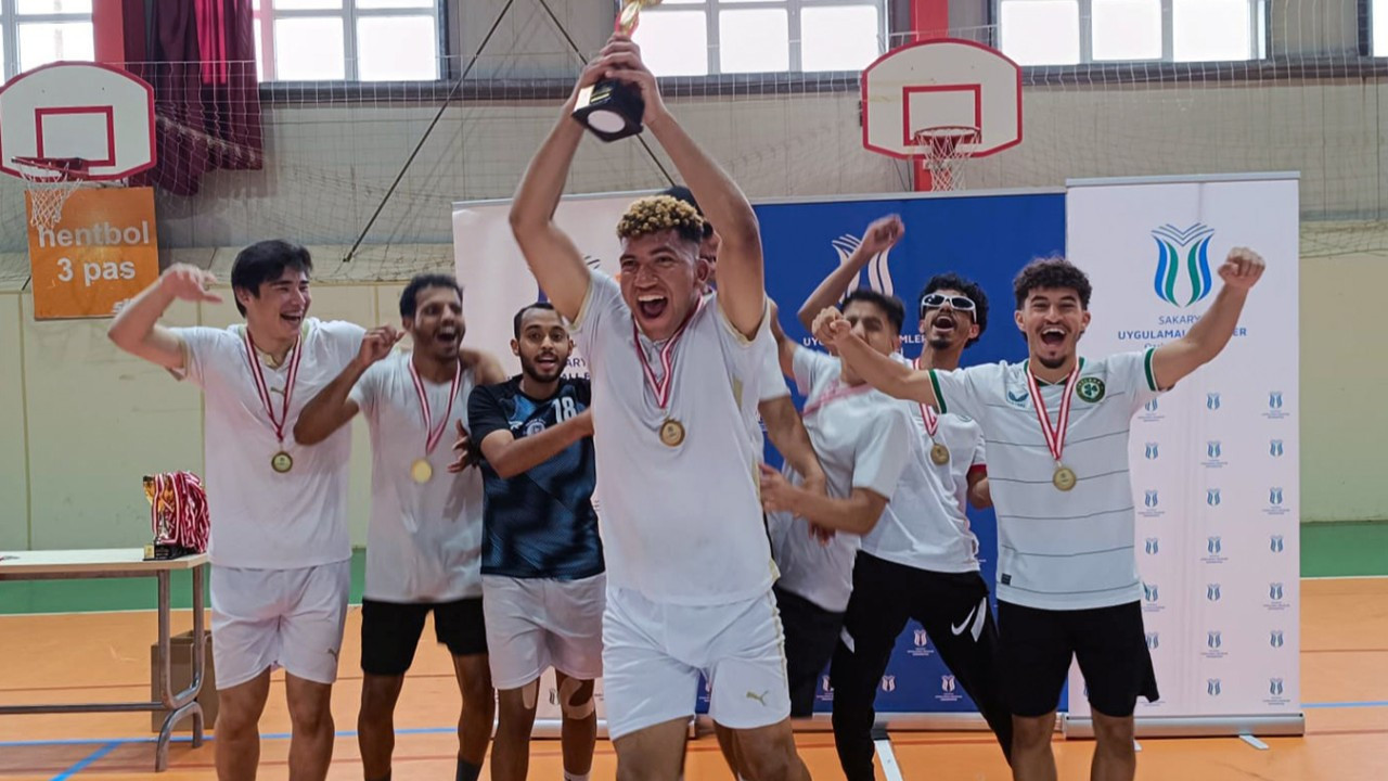 Futsal turnuvasında şampiyonlar ödüllerini aldı