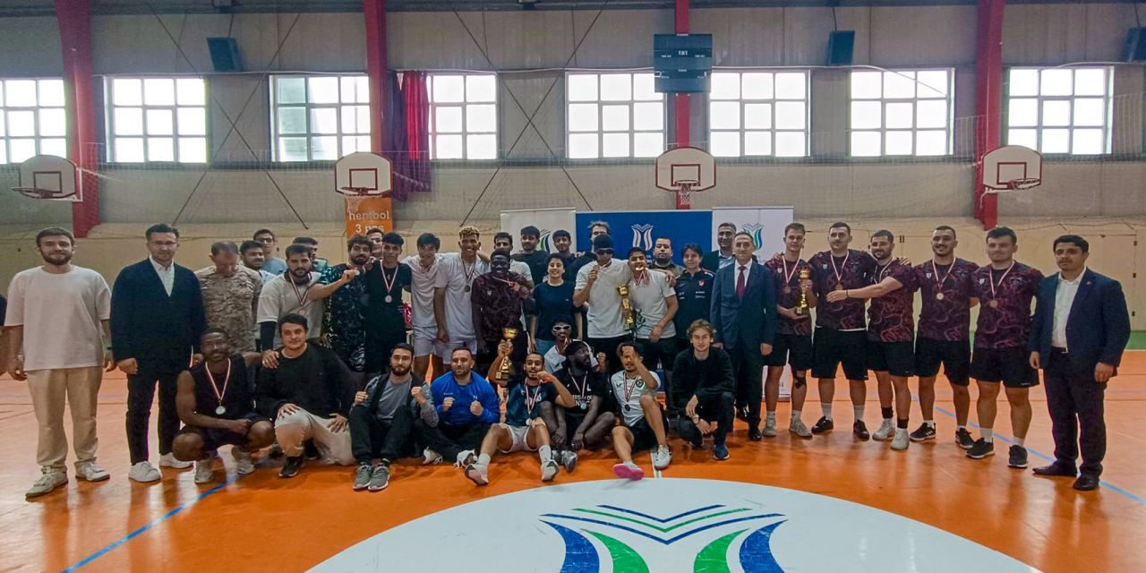 Futsal turnuvasında şampiyonlar ödüllerini aldı - Sayfa 6