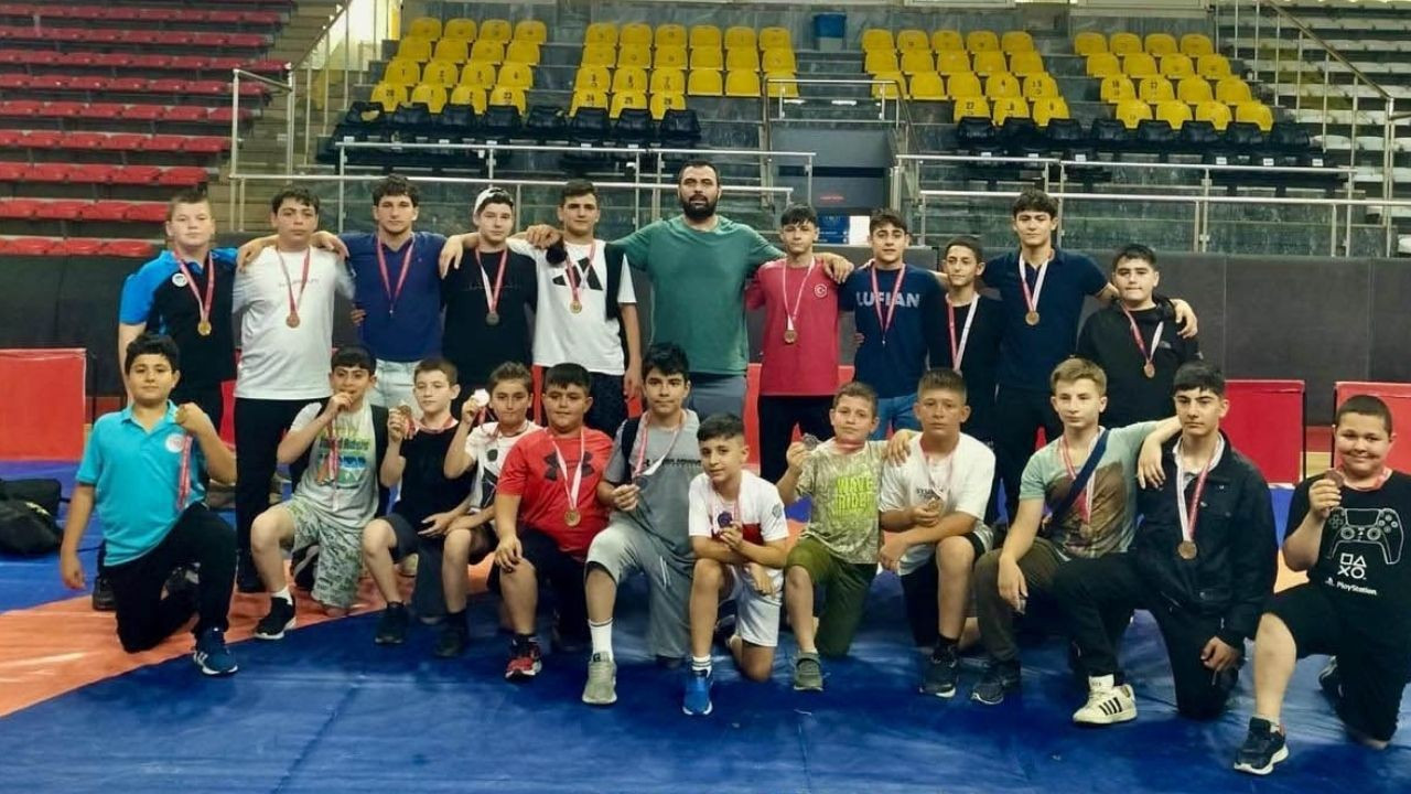 Büyükşehir güreşçileri Şampiyonası yolunda