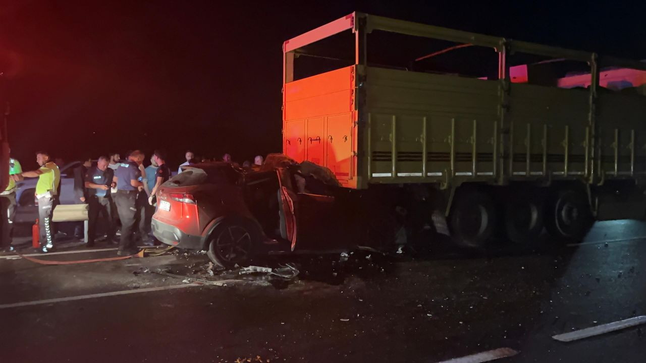 D-650'de cip, kamyona ok gibi saplandı: 1 ölü - Sayfa 3