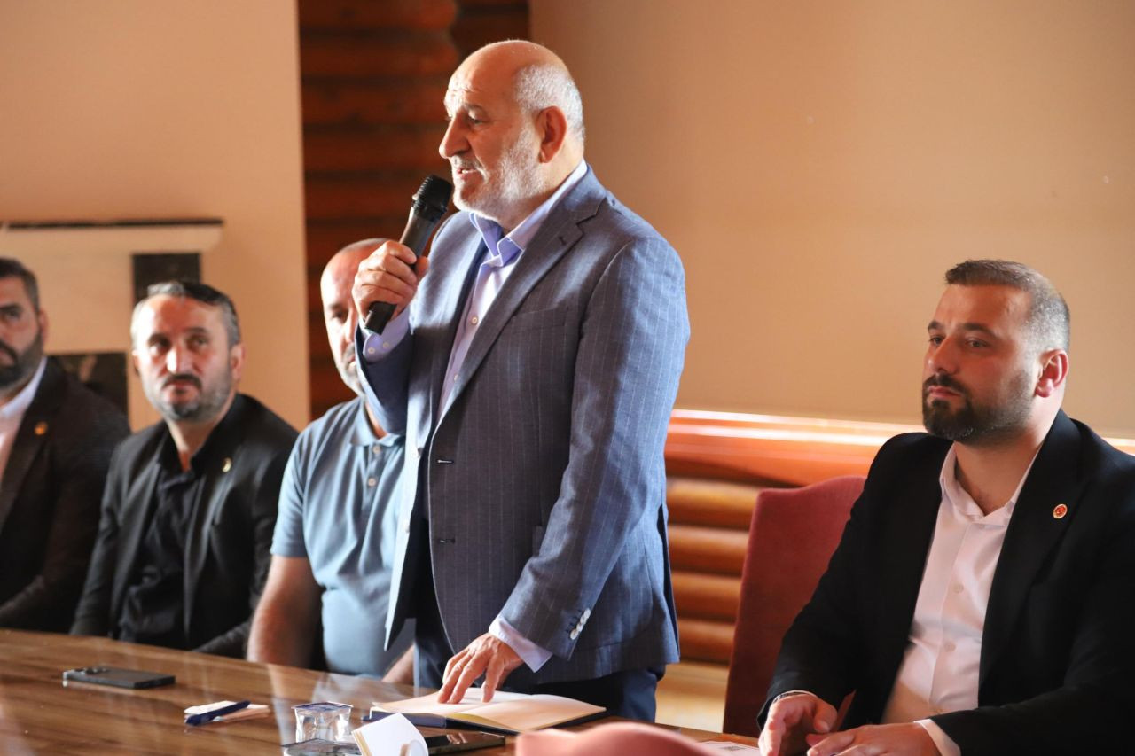BAŞKAN İRFAN PÜSKÜLLÜ, MUHTARLARLA BAYRAKTEPE’DE BİR ARAYA GELDİ - Sayfa 1