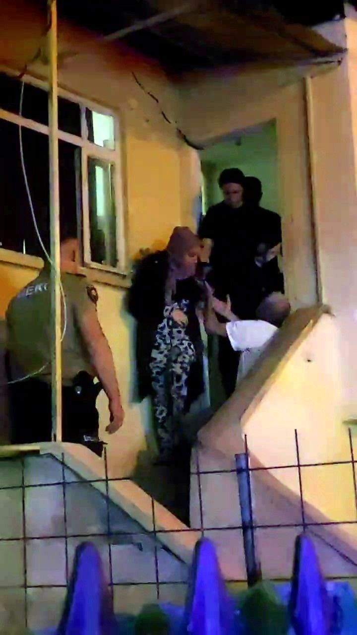 Bayrama bıçaklı tartışmayla girdiler: 2 gözaltı - Sayfa 4