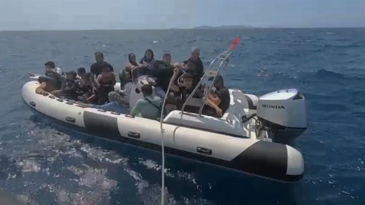 Didim açıklarında 15 düzensiz göçmen kurtarıldı