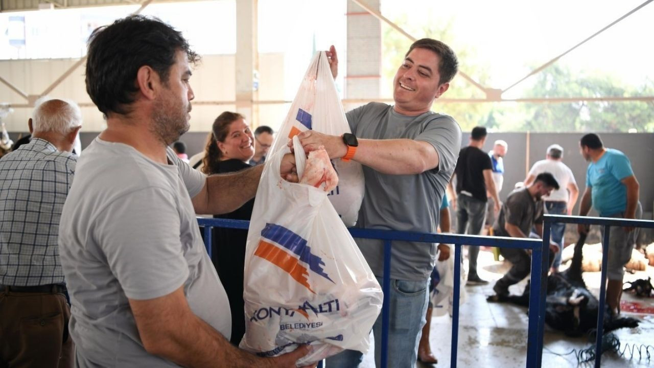 Konyaaltı’nda ücretsiz kurban kesim hizmeti sunuldu