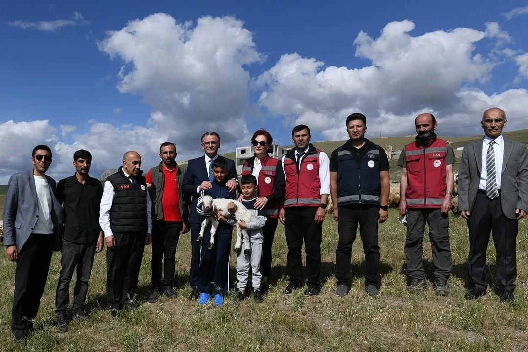 Van'da 3 yılda 2 bin 375 çiftçiye 235 bin koyun desteği verildi - Sayfa 1