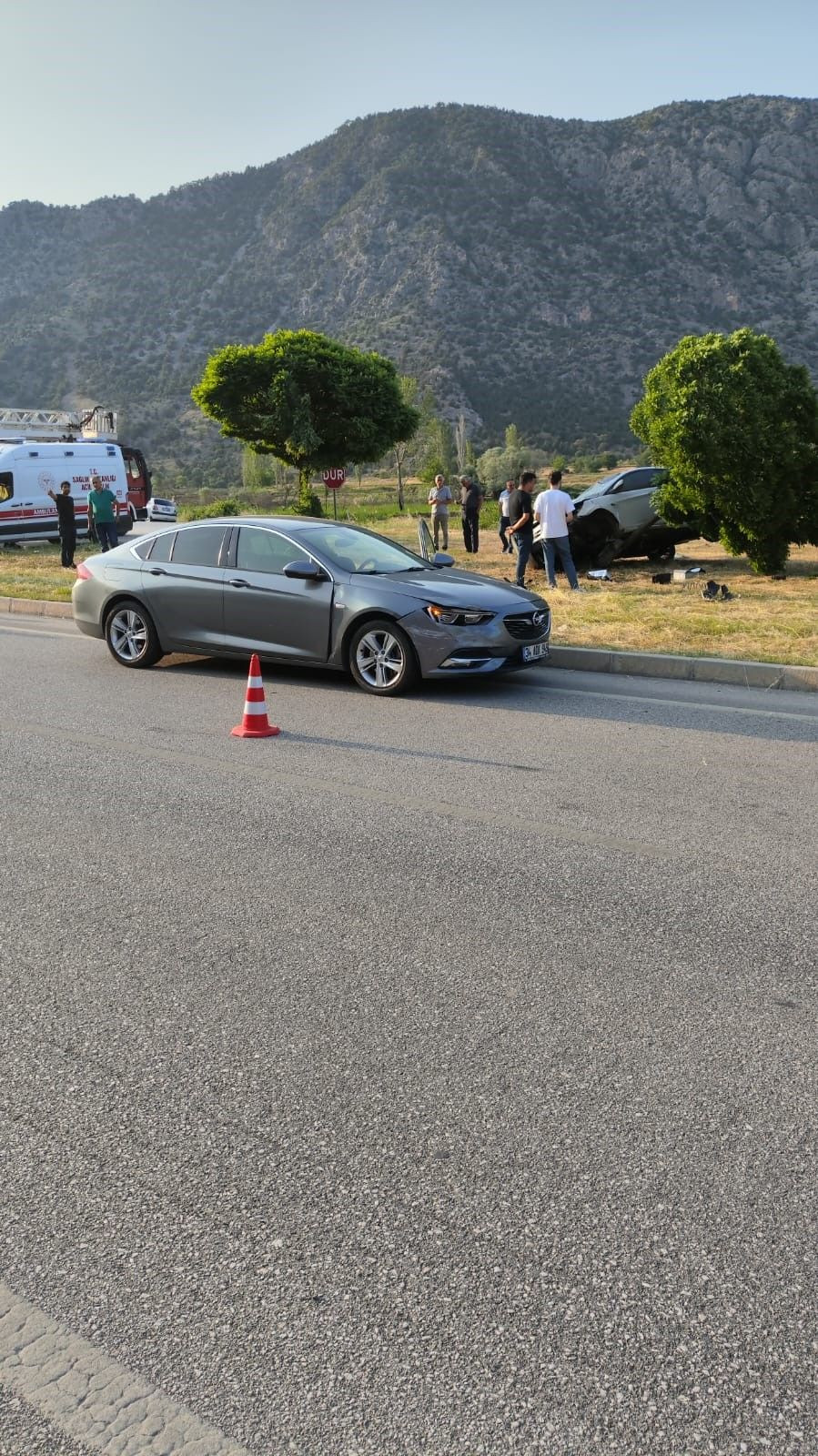 Çorum'da iki otomobil çarpıştı: 2 yaralı - Sayfa 3
