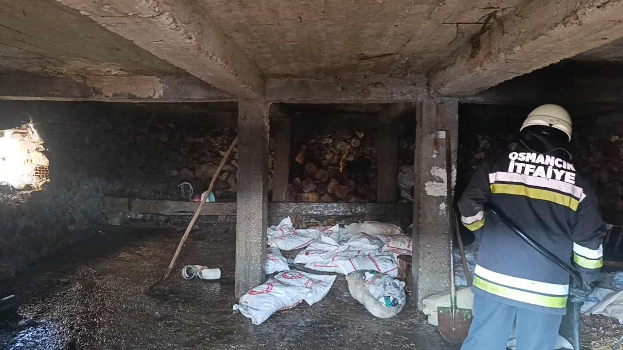 Evin bodrumunda çıkan yangın büyümeden söndürüldü