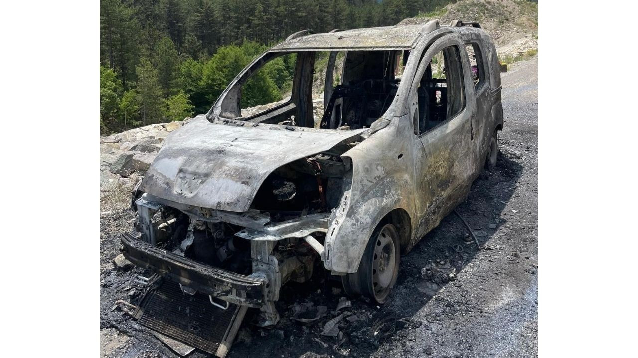 Hisarcık’ta yanan araç kullanılamaz hale geldi