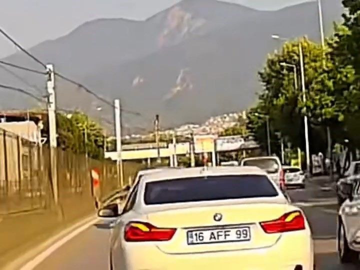 Makas atan sürücü kameraya yakalandı - Sayfa 1