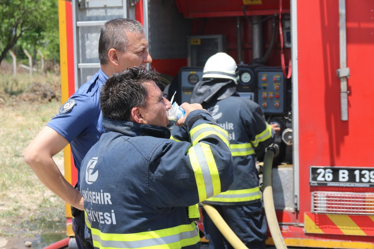 Süt fabrikasındaki paletler yandı: 1 yaralı - Sayfa 2