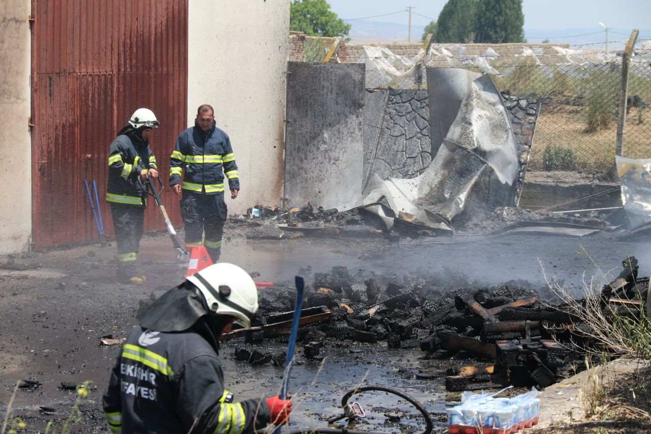 Süt fabrikasındaki paletler yandı: 1 yaralı - Sayfa 5