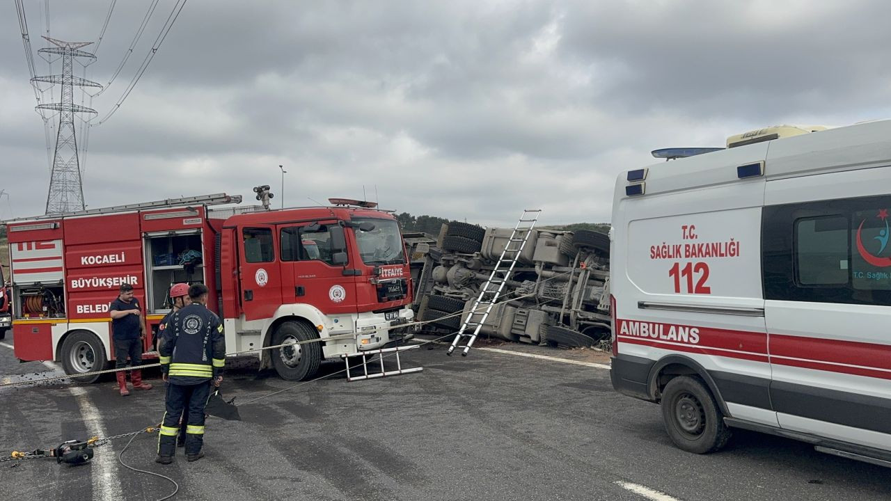 Karpuz yüklü tır devrildi: 1 ölü, 3 yaralı - Sayfa 3