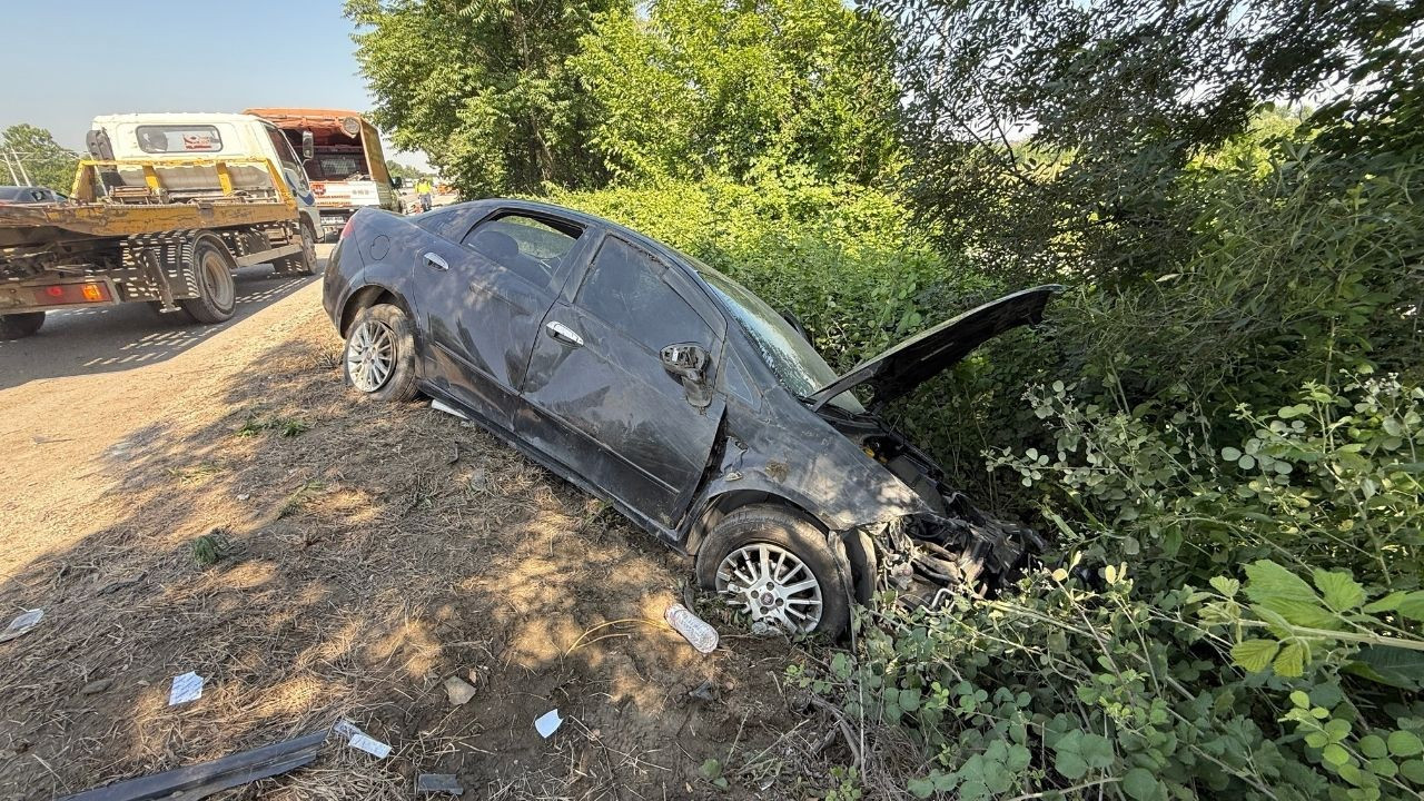 Kontrolden çıkarak bariyerlere çarpan otomobile tanker çarptı 7 yaralı - Sayfa 1