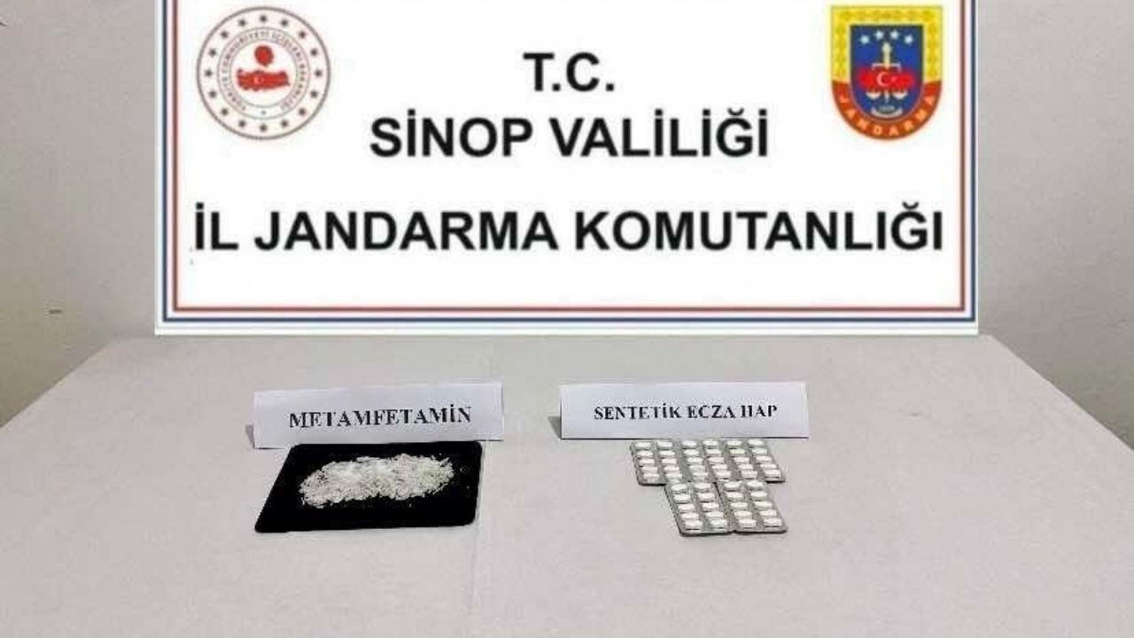 Sinop'ta araçta bulunan uyuşturucuya 3 gözaltı