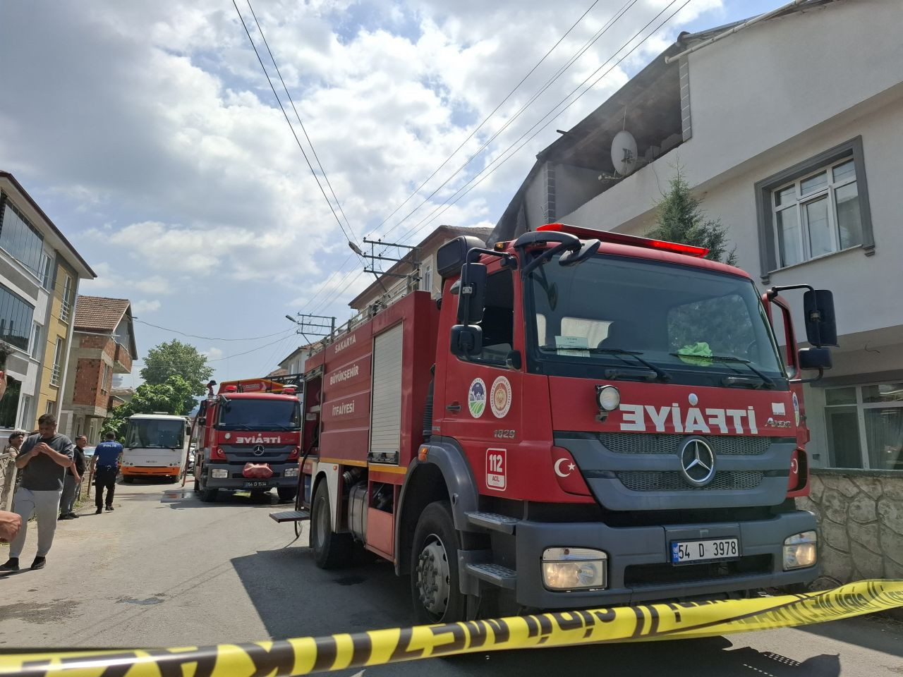 Alevlere teslim olan ev itfaiye ekiplerince söndürüldü - Sayfa 6