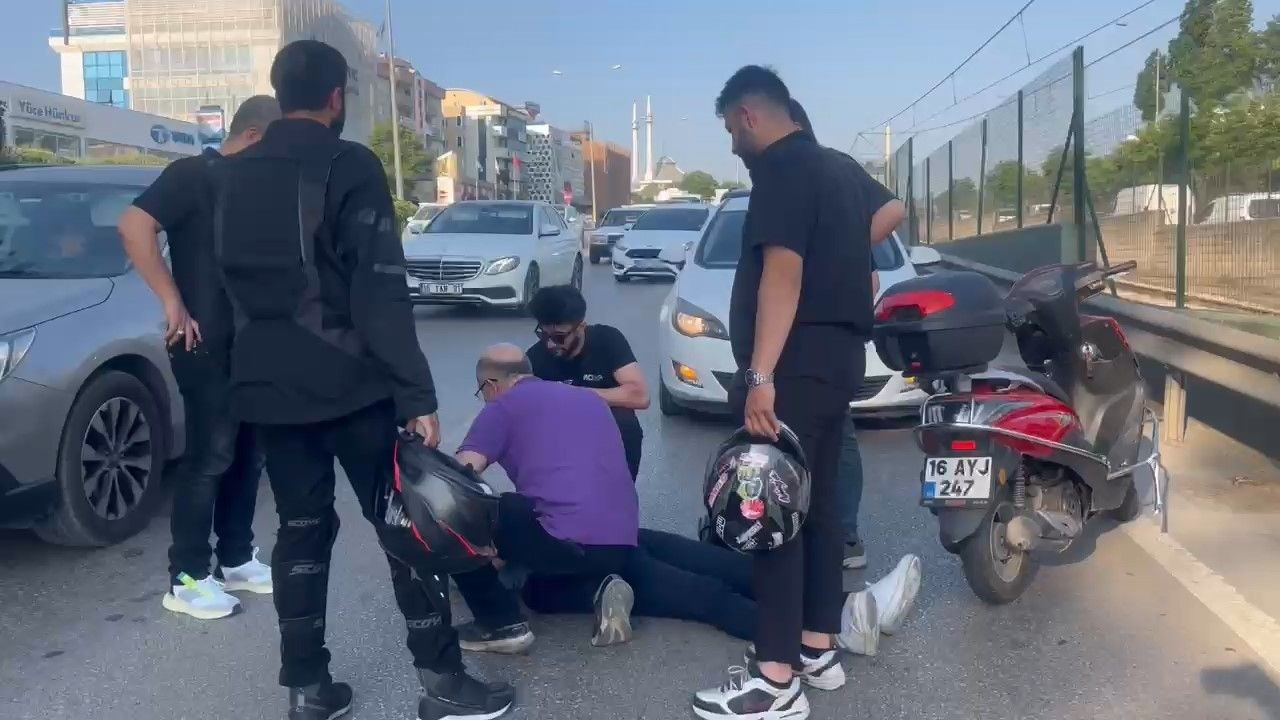 Trafik durunca, aradan ilerleyen motosikletler birbirine girdi - Sayfa 3