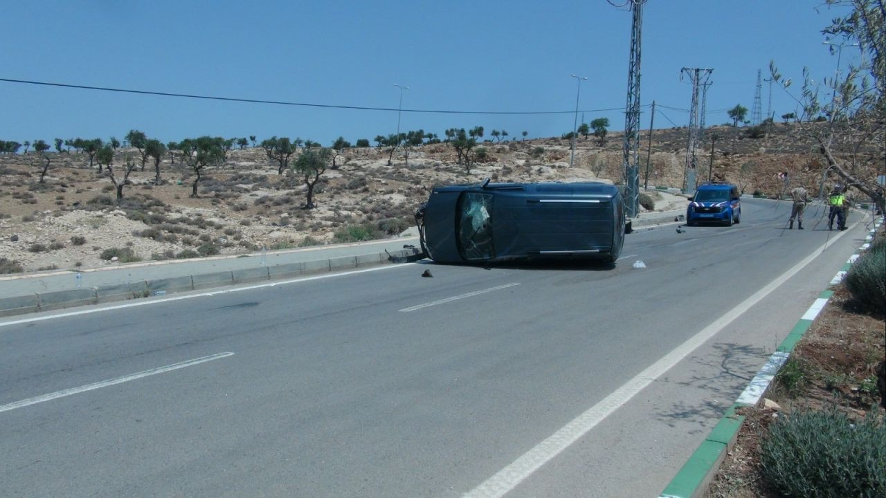 Kilis'te ticari araç devrildi: 4 yaralı - Sayfa 1