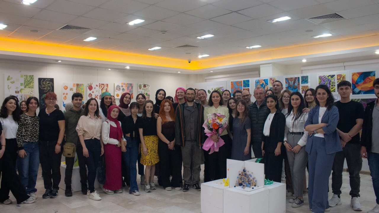 Sakarya Üniversitesinde Temel Sanat Eğitimi Dersi Sergisi Düzenlendi