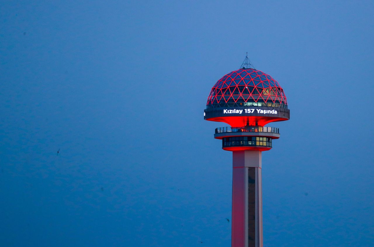 Kızılay'ın 157'nci yıldönümünde simge yapılar kırmızıya büründü - Sayfa 1