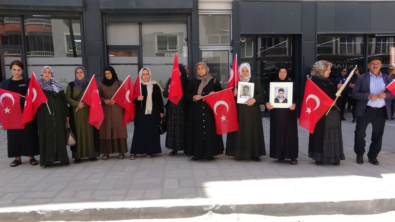 Evlat nöbetindeki aileler: "Umutla çocuklarımızı bekliyoruz" - Sayfa 2