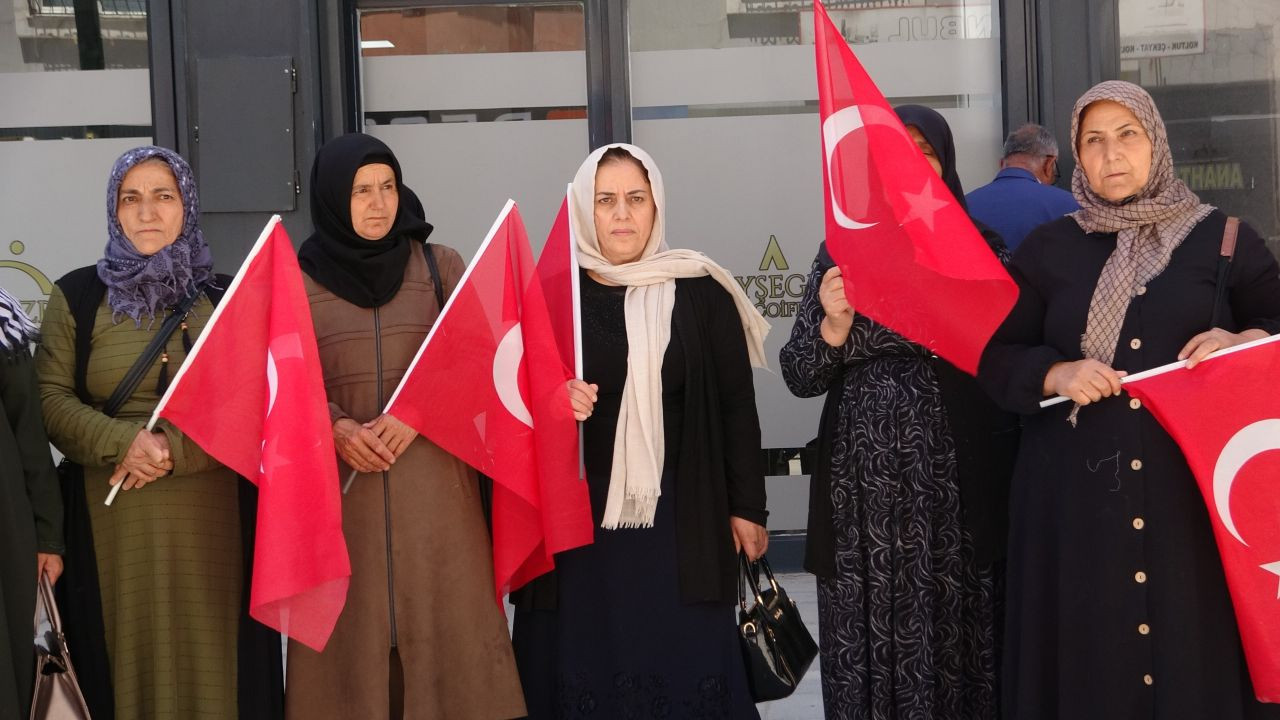 Evlat nöbetindeki aileler: "Umutla çocuklarımızı bekliyoruz" - Sayfa 3