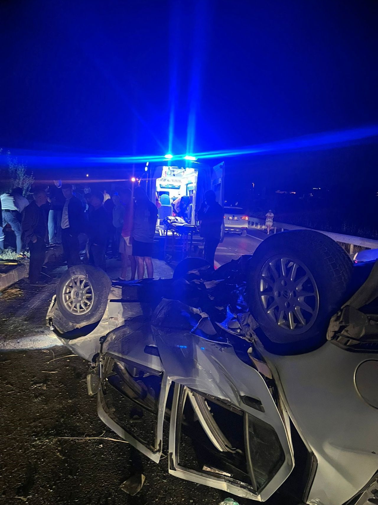 Kontrolden çıkan otomobil ters döndü: 2 yaralı - Sayfa 3