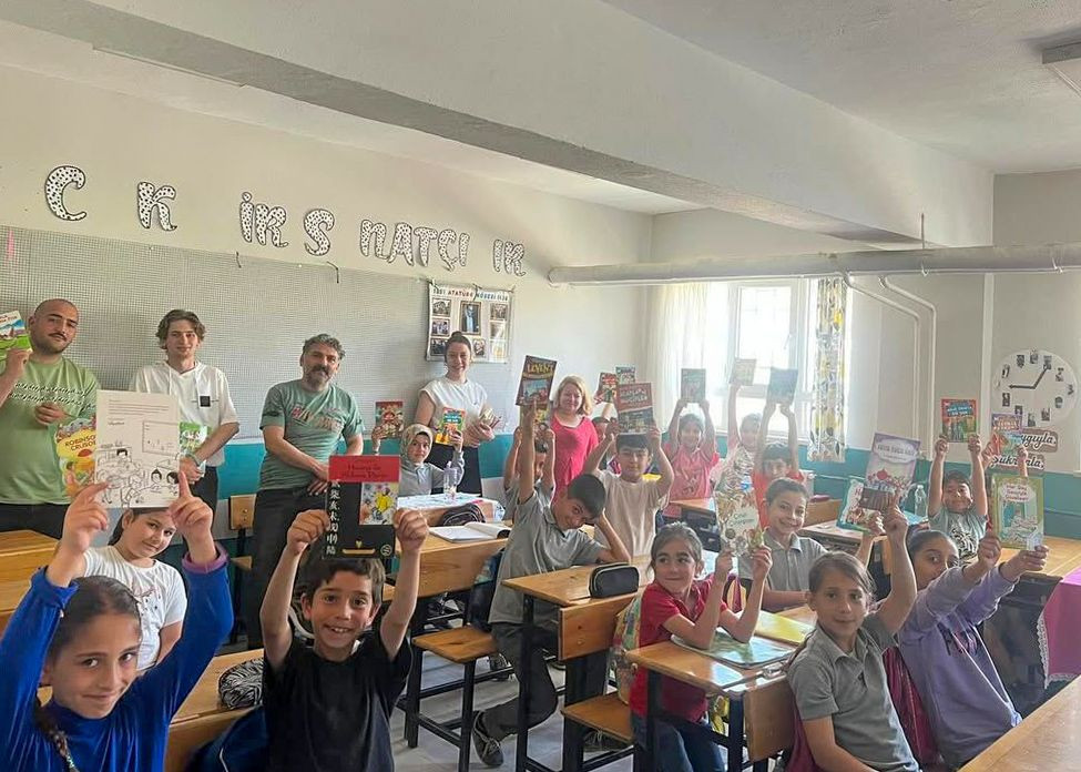 İlkokul öğrencilerine kitap dağıttılar - Sayfa 3