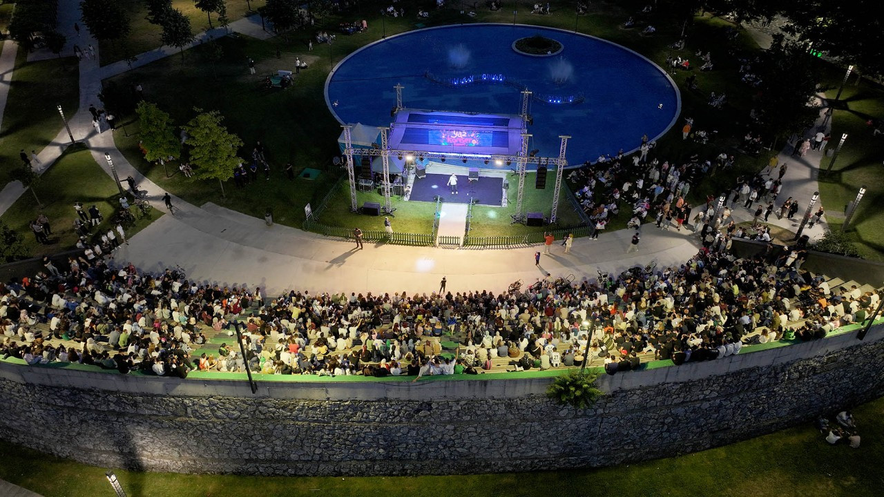 Büyükşehir’in ‘Yaz Seninle Güzel’ konser rüzgarında Emir Şamur coşkusu