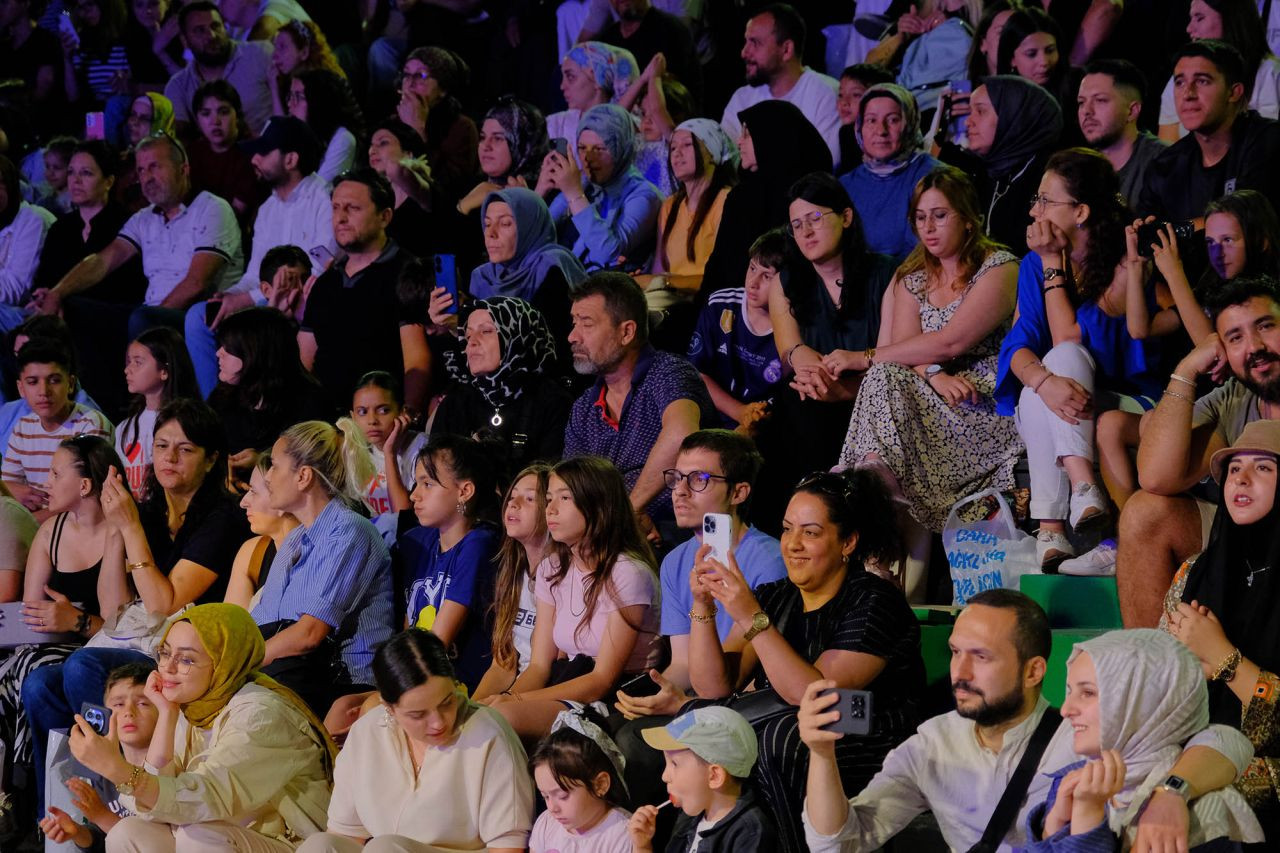 Büyükşehir’in ‘Yaz Seninle Güzel’ konser rüzgarında Emir Şamur coşkusu - Sayfa 9