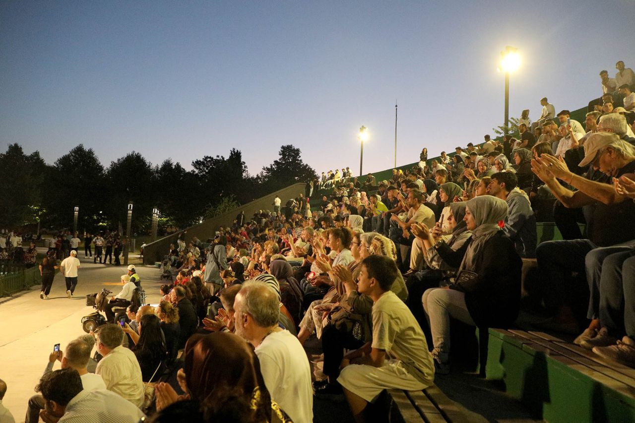 Büyükşehir’in konserleri Millet Bahçesi’nde festival havasına döndü - Sayfa 1