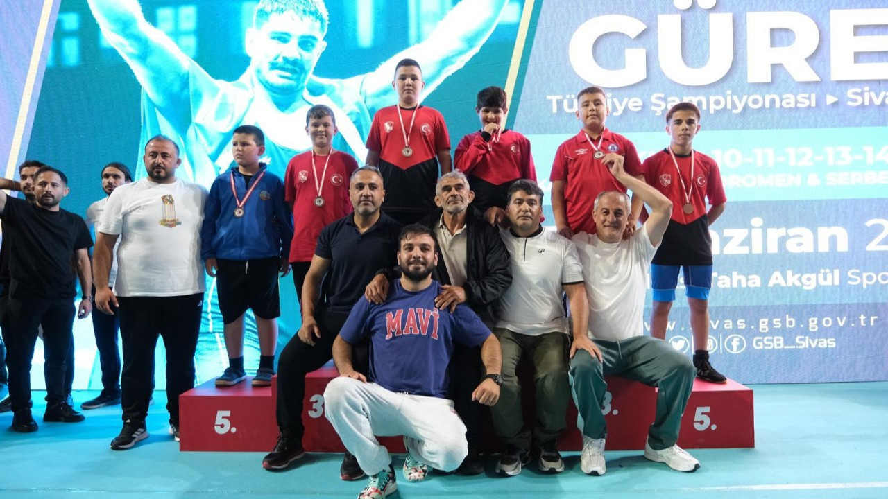Serdivanlı Sporcular Sivas’tan Madalyalarla Döndü