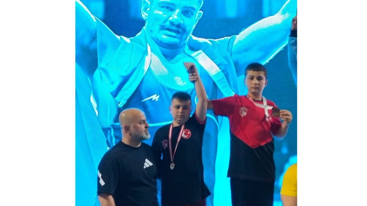 Sapanca Belediyesi Güreş Takımı Şampiyonluğa Doymuyor
