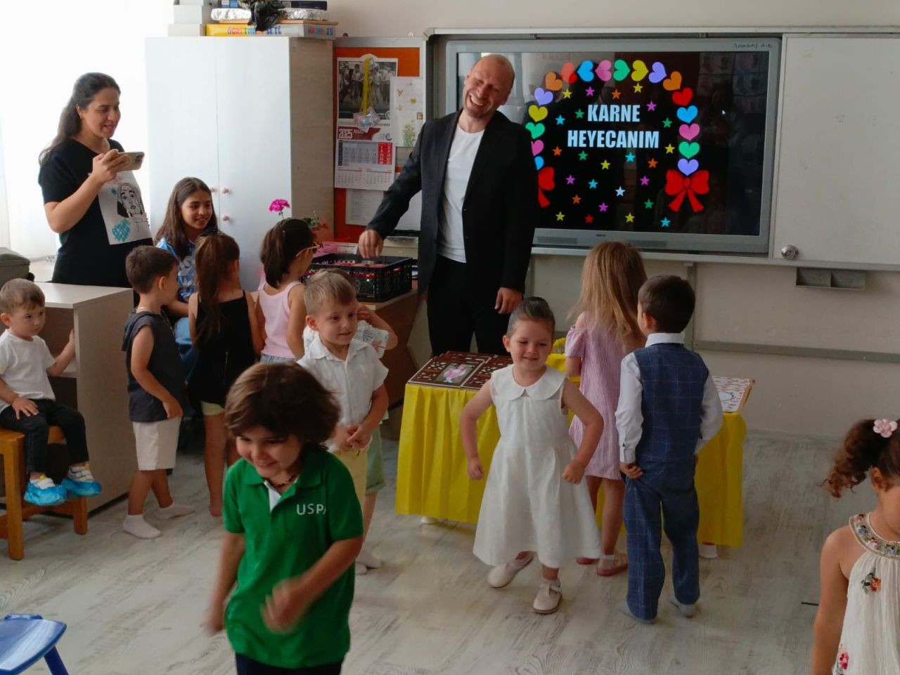 Kazımpaşa İlkokulunda Anlamlı Karne Hediyesi - Sayfa 1