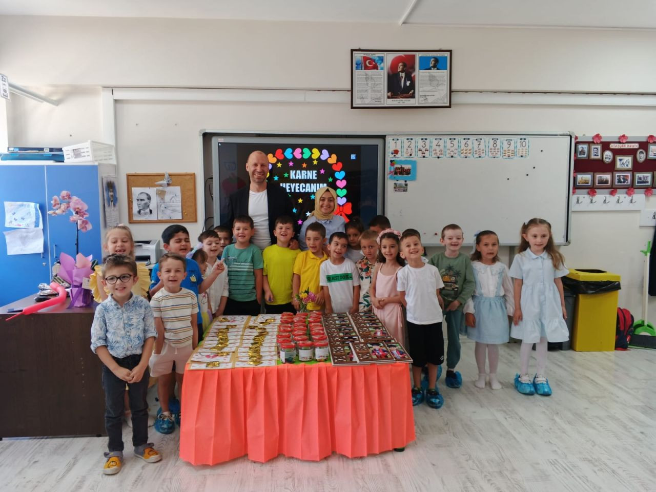 Kazımpaşa İlkokulunda Anlamlı Karne Hediyesi - Sayfa 2