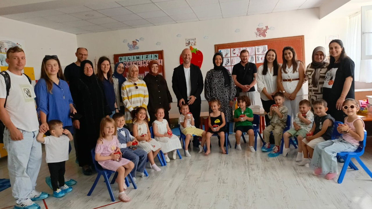 Kazımpaşa İlkokulunda Anlamlı Karne Hediyesi