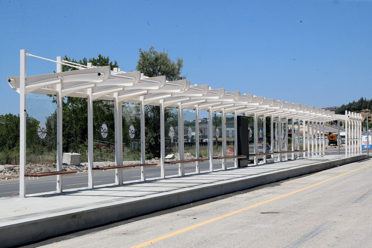 13 istasyonlu metrobüs hattında akıllı durakların montajı başladı - Sayfa 4